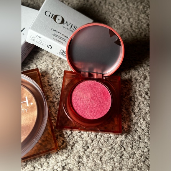 NWT Glowish Huda Beauty Bundle - Picture 4 of 9